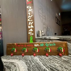 Grinch Outdoor Sign And Stocking Chimney Holder