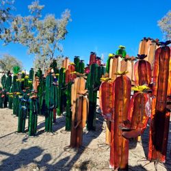 Metal Yard Art, BIRDBATHS & POTTERY 🌺🌵🌻