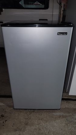 Precioso Refrigerador Magic Chef Nuevo Pequeño Para Tu Cuarto Estudio O  Motorhome Listo Para Usar Super Limpio $80 for Sale in Garden Grove, CA -  OfferUp