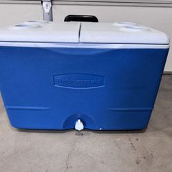 Rubbermaid 48 Quart Rolling Cooler.