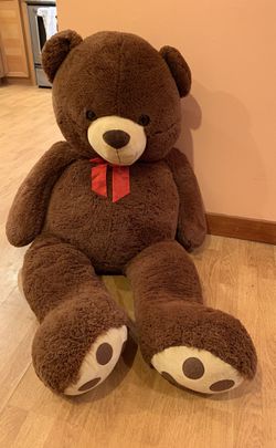 Giant Stuffed Teddy Bear for Valentine’s Day