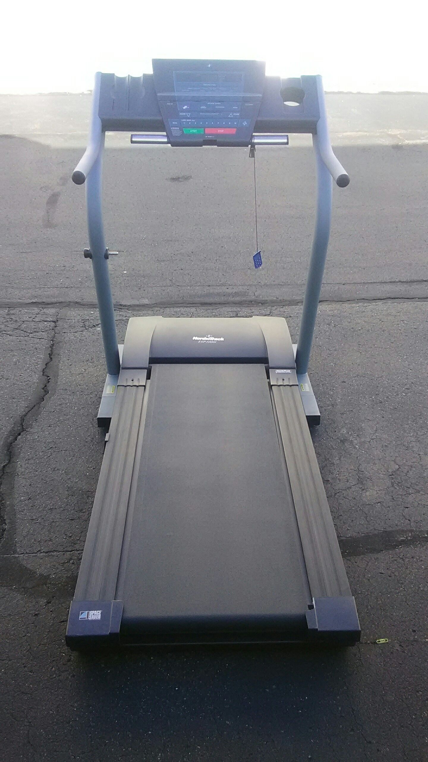 Nordictrack treadmill 1000i model commercial grade excellent condition Run, Jog, Walk, speed ,time distance calories also inclines & Folds Up.