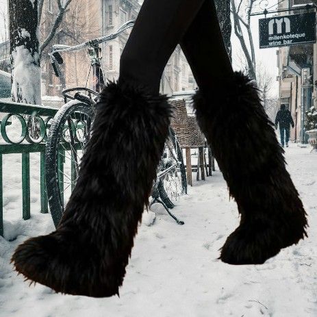 BRAND-NEW Black Faux-Fur Winter Snow Boots (7-8)