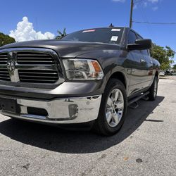 2016 Ram Lone Star V8 5.7l 133,832 millas