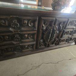 Beautiful Design 9 Drawers Dresser 