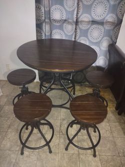 Pub style round 3 ft table with corkscrew adjustable top and 4 stools adjustable