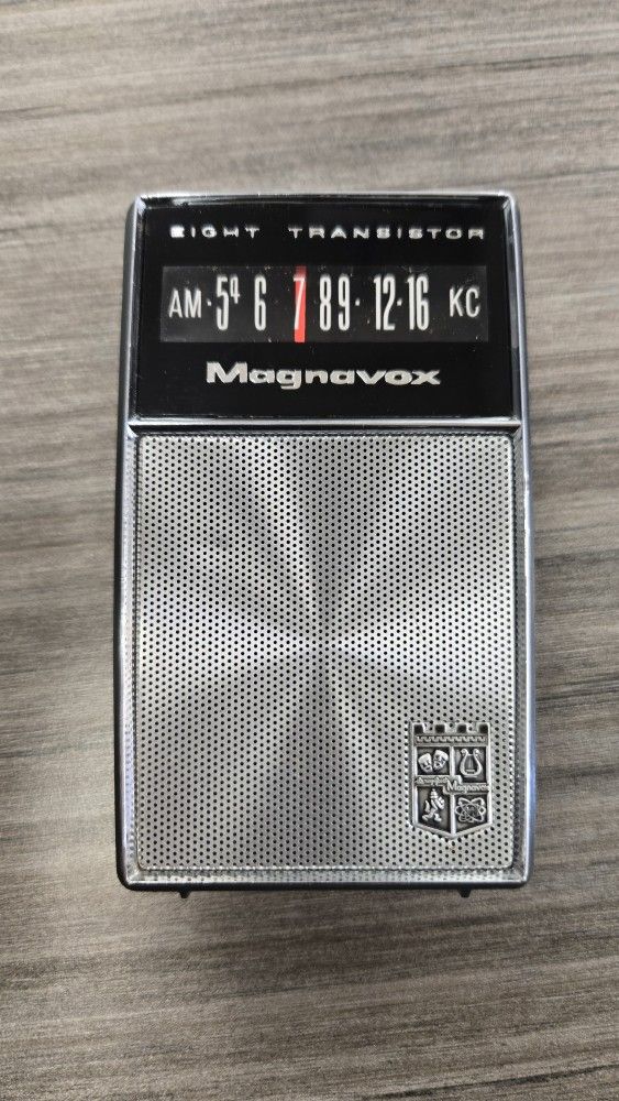 Magnavox Pocket Radio