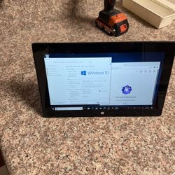 Surface Pro Windows 10, i5 128GB, 1.7Ghz, 4GB RAM