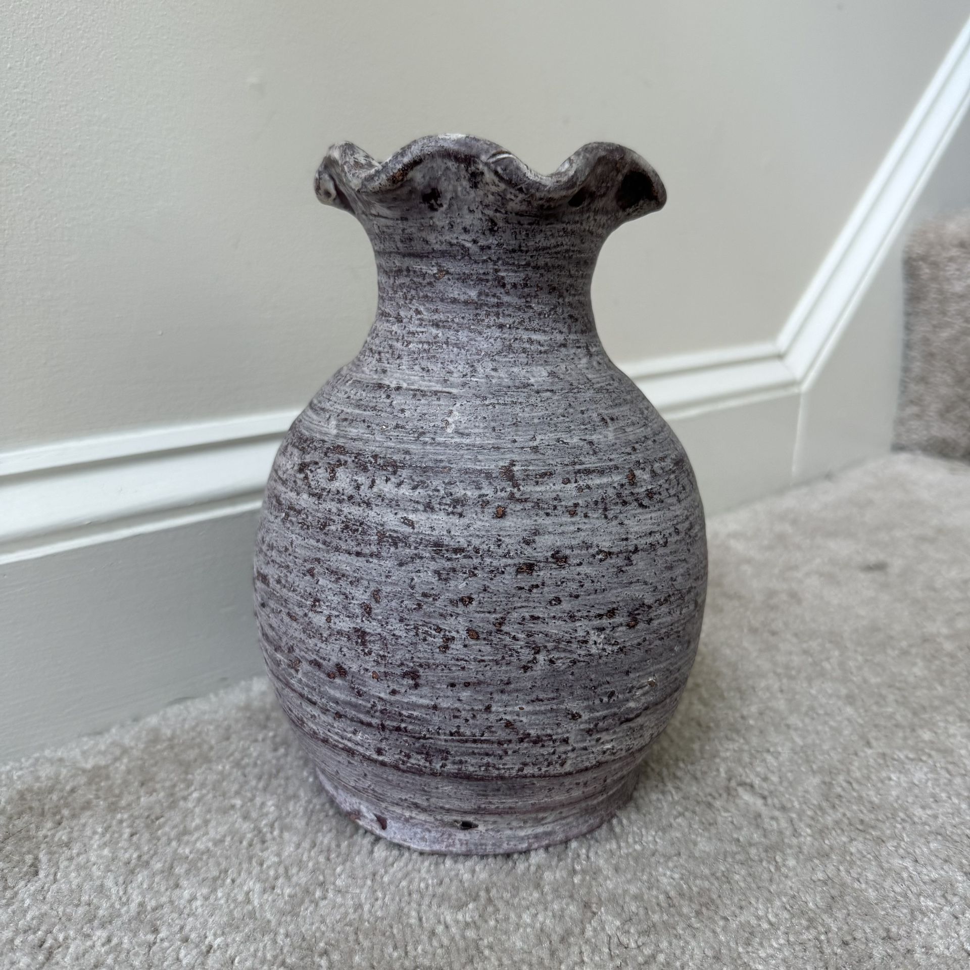 Handmade Rustic Pottery Vase – Ribbed Ceramic with Ruffled Rim