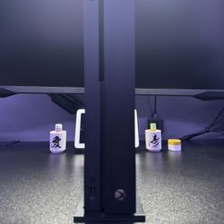 Xbox One Series X Bundle – 5 Controllers, 3 Headsets, Keyboard, Rechargeable Batteries, Charging Stands & More!