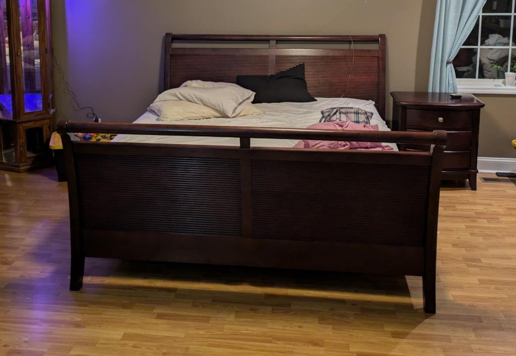 Ethan Allen British Classics California King Sleigh Bed 