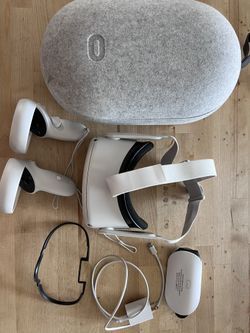 Oculus Quest 2 W/ Carry Case 256GB