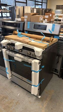 NEW GE® 30" Free-Standing Gas Convection Range with No Preheat Air Fry Model #: JGB735SPSS