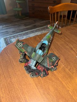 Aquarium Sunken Plane Statue