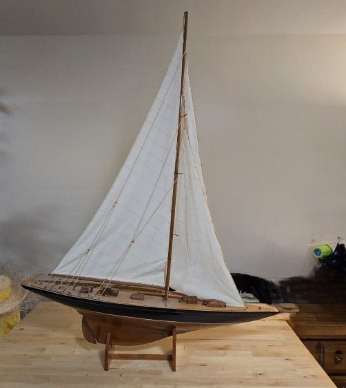 USS ENDEAVOUR large model