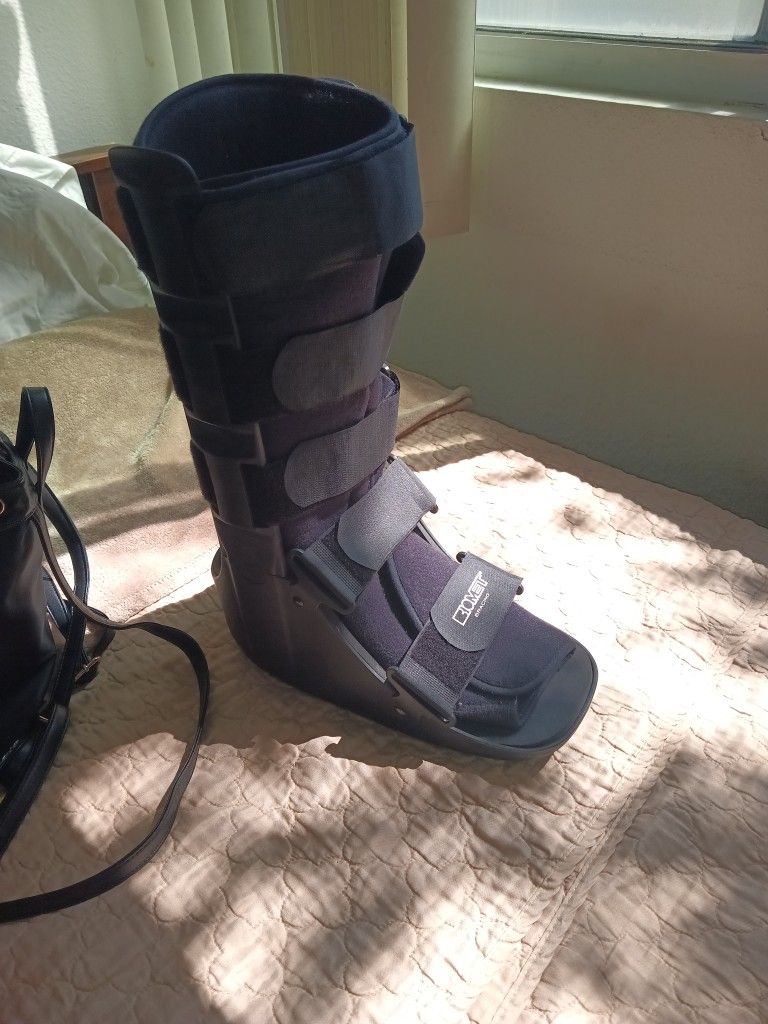 Extra Large Tall Biomet Bracing Walking Boot In Brand New Condition
