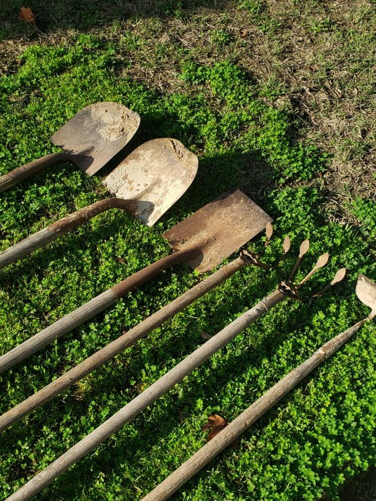 Vintage Garden Gardening Landscaping Outdoor Tool Lot Long Handle Solid Wood Shovel Digger Square Nose Hoe Cultivator