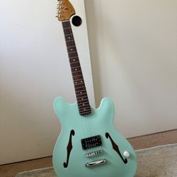 Tom Delonge Starcaster 