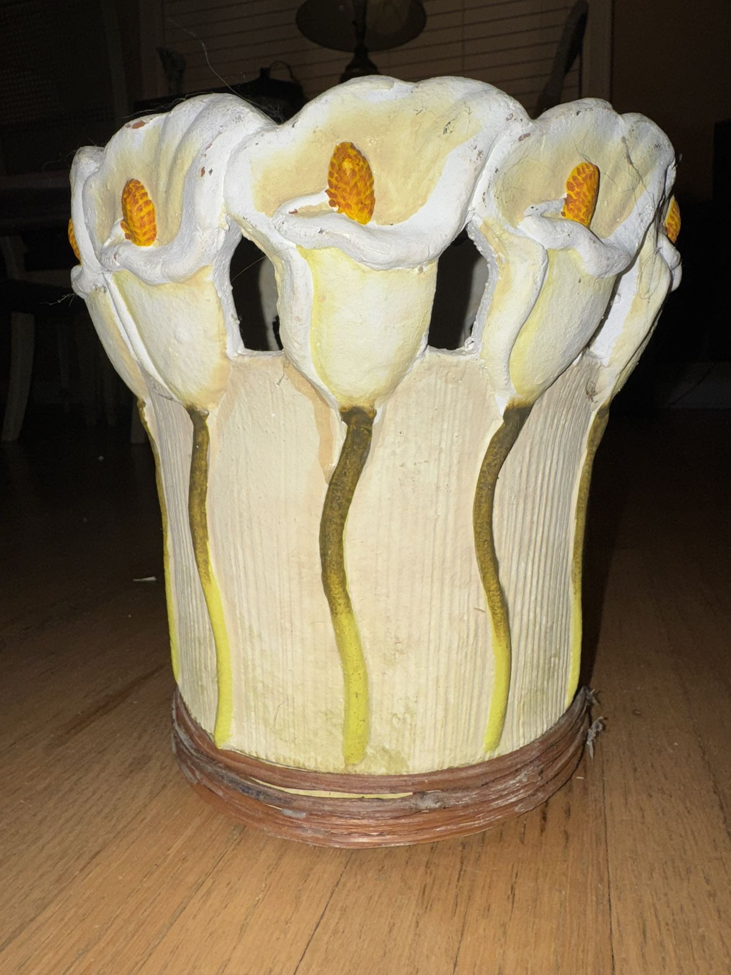 🌼 Calla Lily Vase – $15 OBO