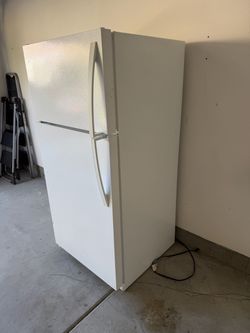 White Top-Freezer Refrigerator