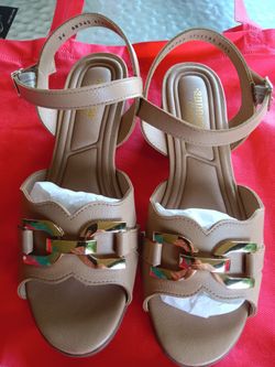 Zapatillas beige nuevas