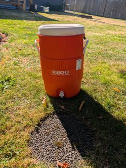 5 gallon Igloo drink cooler