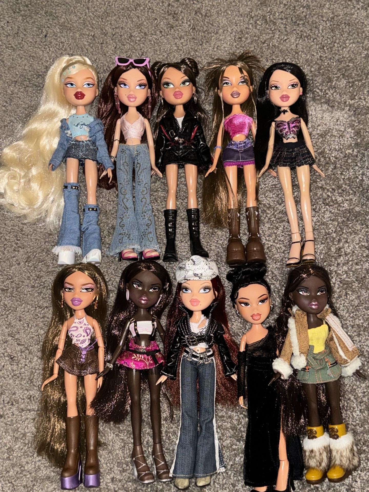 bratz dolls and extra accessories