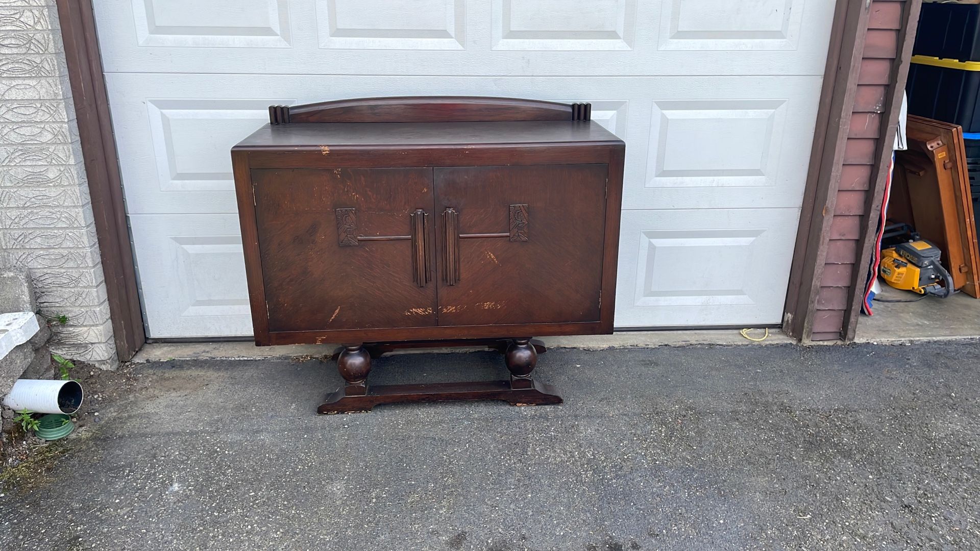 Antique Bar