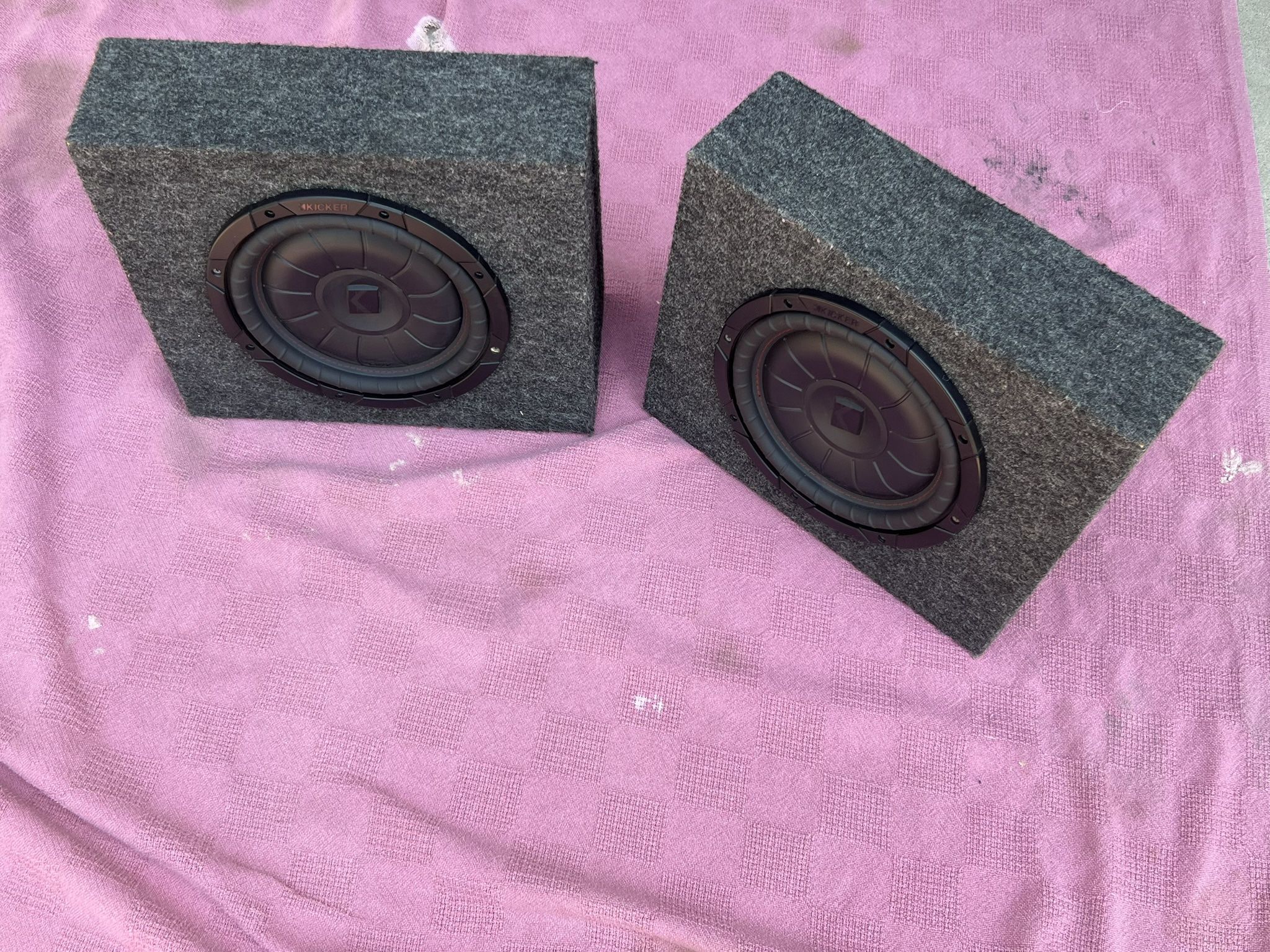 ($220 no less / no menos) ***NO AMP*** single cab Kicker 10s