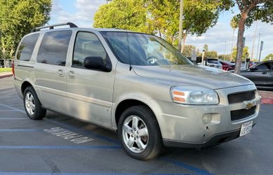 Chevrolet Uplander van
