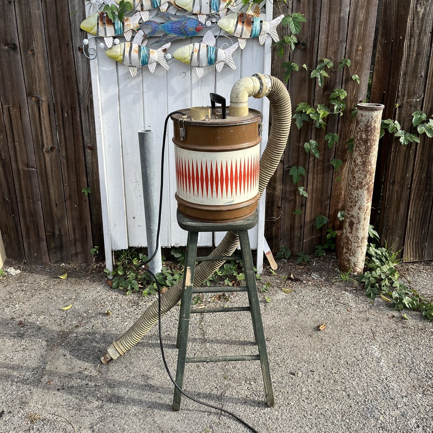 Vintage original shop vac Man, United States 1960s 70s mid-century