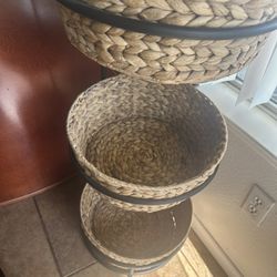 Basket Like New Never Use 50$ Firm Price