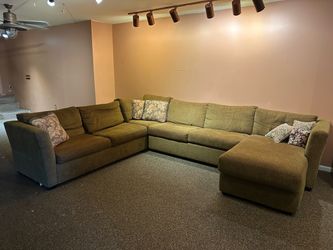 Modular Sectional Sofa with Chaise