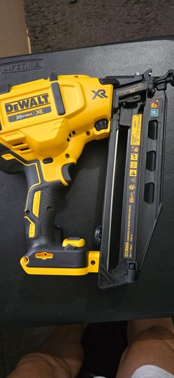 DeWalt 16g Angled Finish Nailer