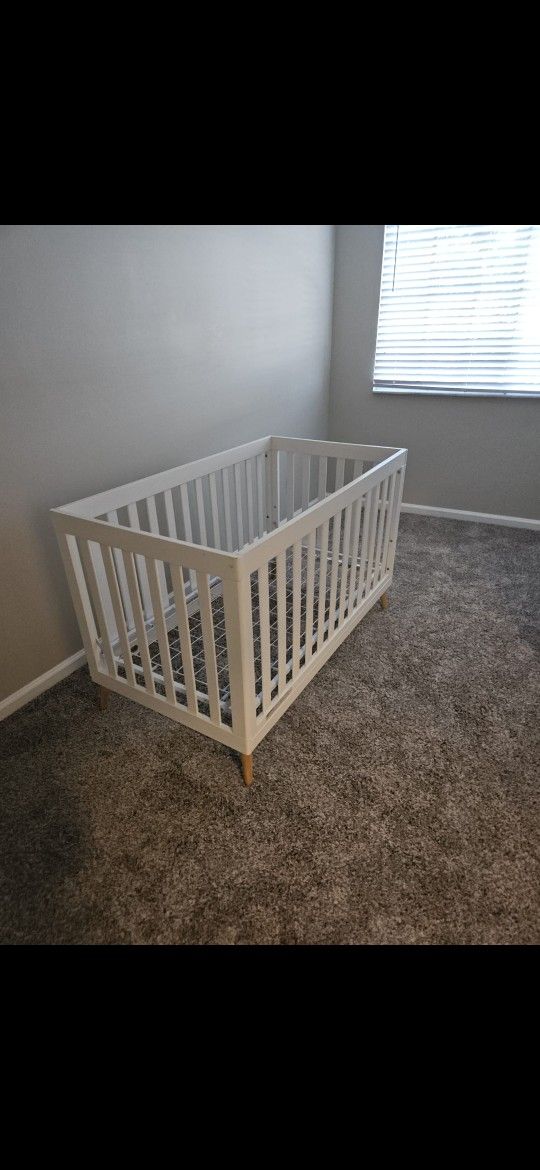 4-in-1 Convertible Crib 