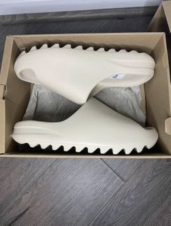*BEST OFFER* Yeezy Slide Bone Size 10 New