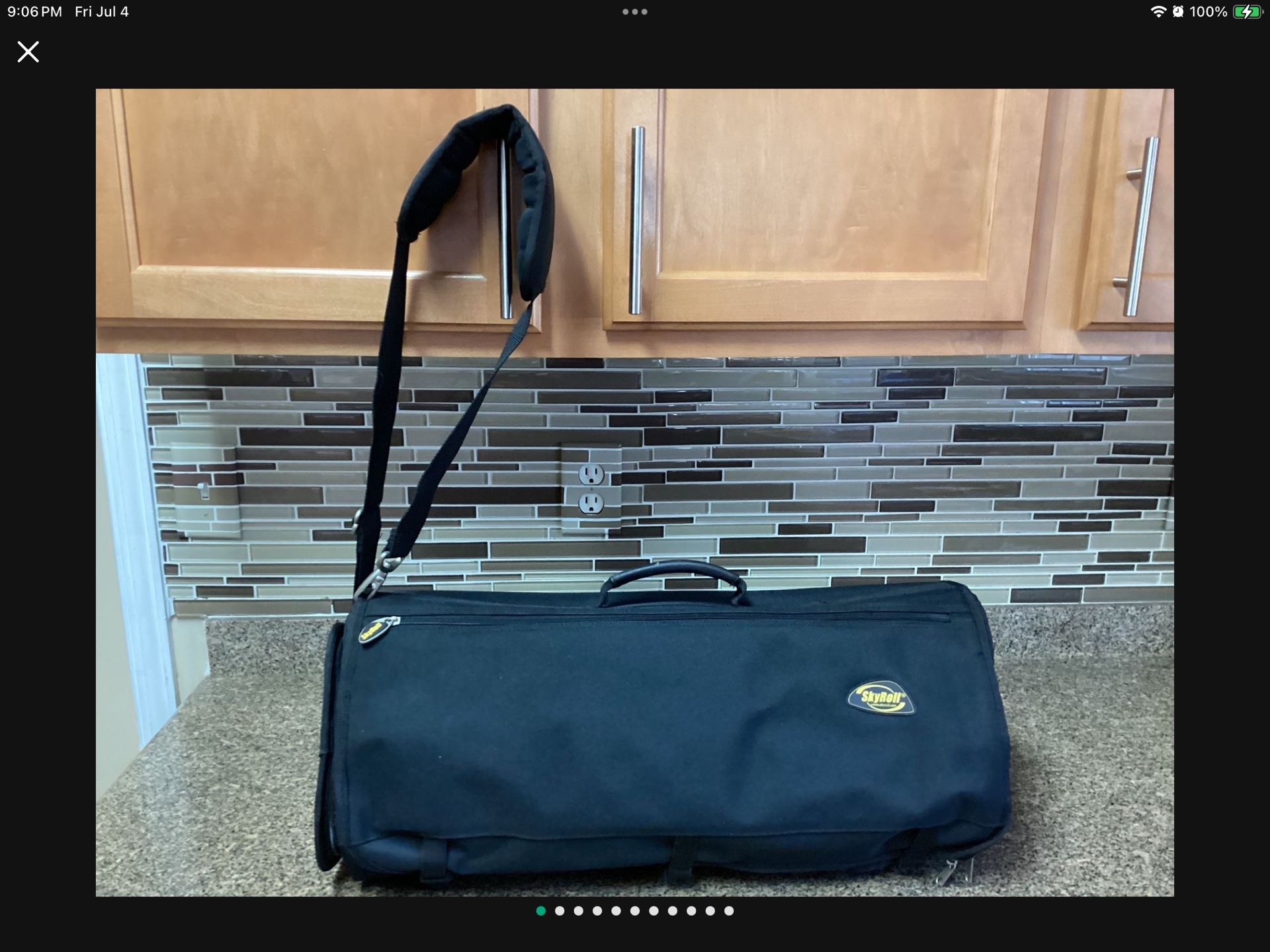Garment Bag-Skyroll.               (S)