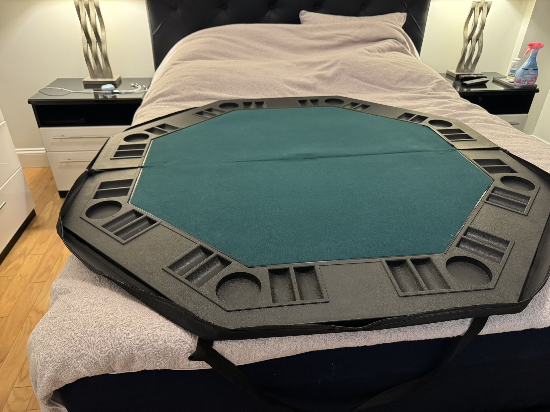 Poker Board With Poker Chips. - FREE
