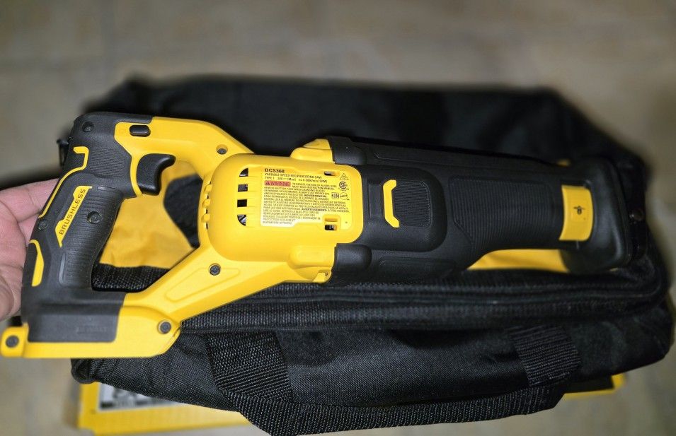 DEWALT 20V XR POWER DETECT RECIPROCATING SAW