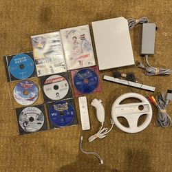 White Nintendo Wii (RVL-001) Bundle w/ 8 Games