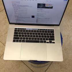MacBook Pro Touch Bar 15 Inch  2019 / 5K Video-2.6 intel i7/1TB SSD Hard drive -32 GB Memory - Very Fast / PRICE FIRM