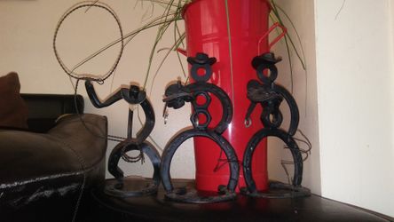 Shoehorse cowboys figures.