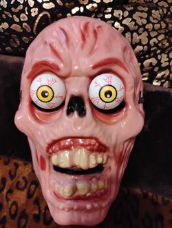 Zombie Halloween Mask With Bulging Wiggly Eyes 