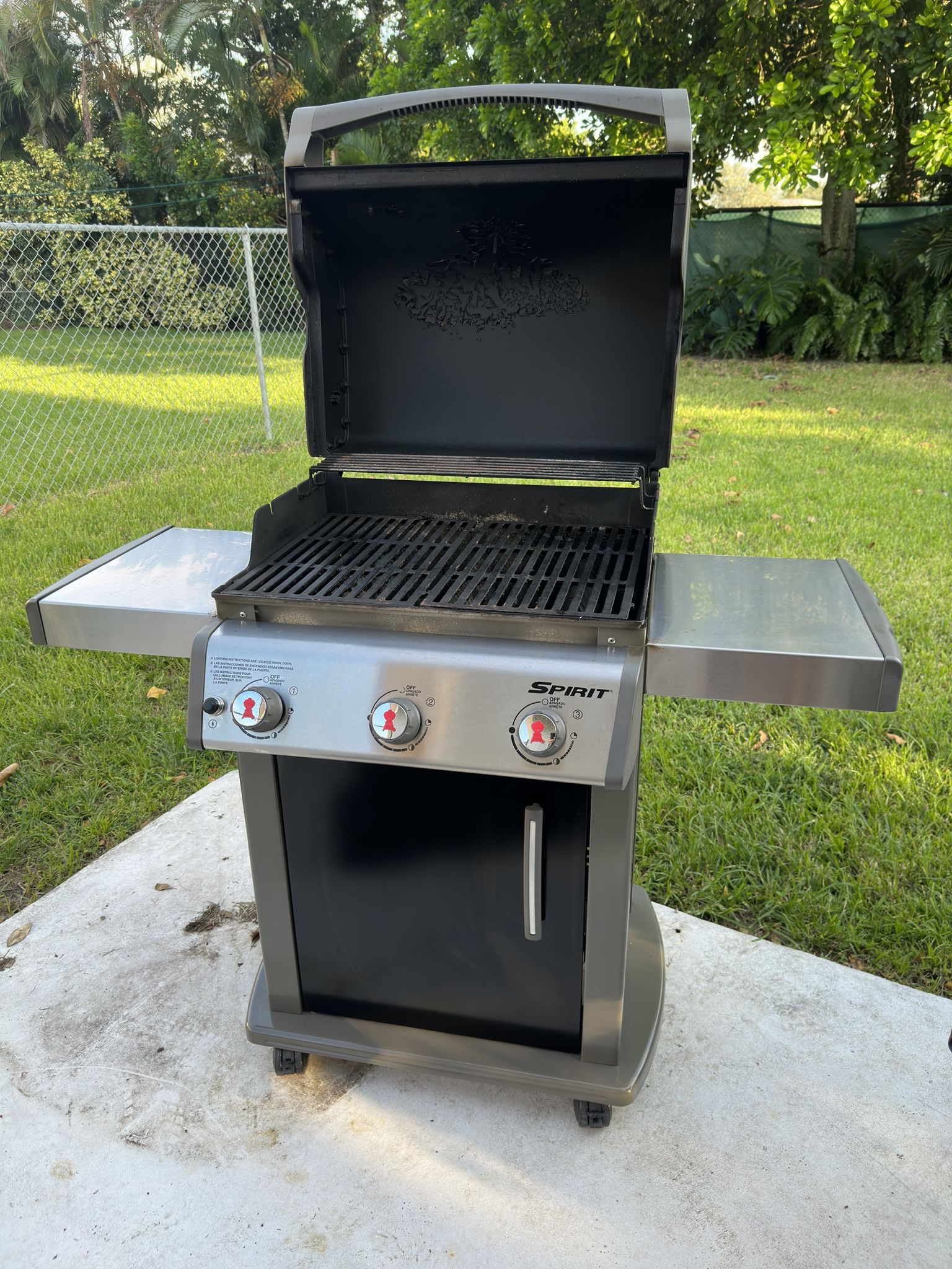 er Spirit E310 Grill for Sale in Pompano Beach, FL OfferUp