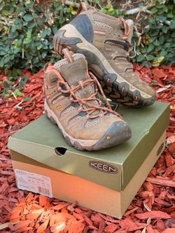 Good condition women’s size 6.5 Keen mid-top hiking boots