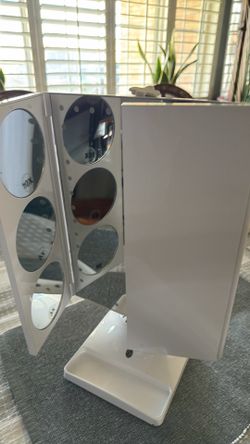 Vanity mirror