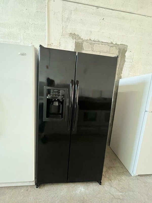 Refrigerator GE 36 Black Wide Great Condition