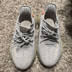 Yeezy Boost 350 | V2 Tail Light