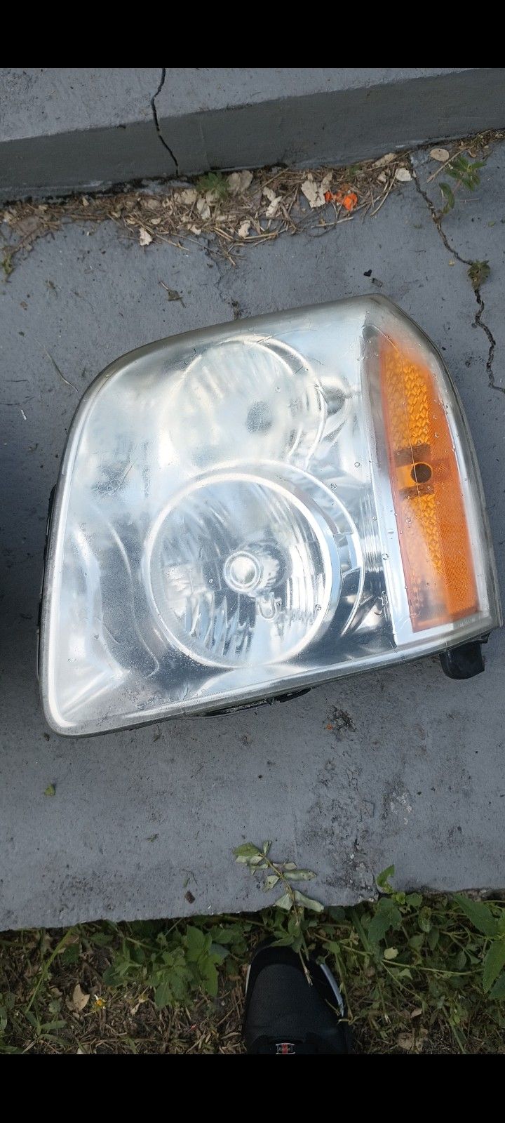 2011 GMC Yukon Front Head Light 