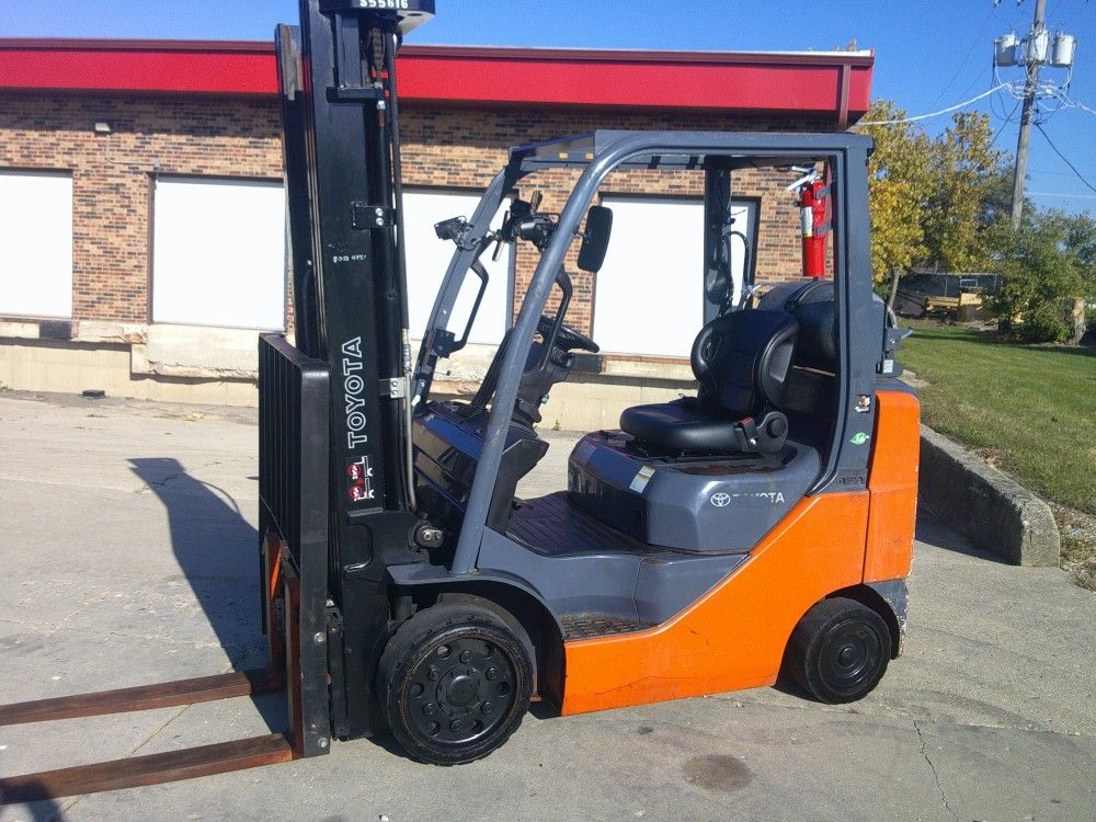 Toyota 5K LB Capacity Tall Triple Mast 2020 F